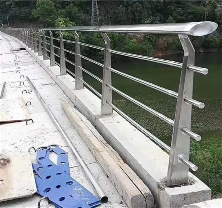 河堤不銹鋼工程護欄管.png
